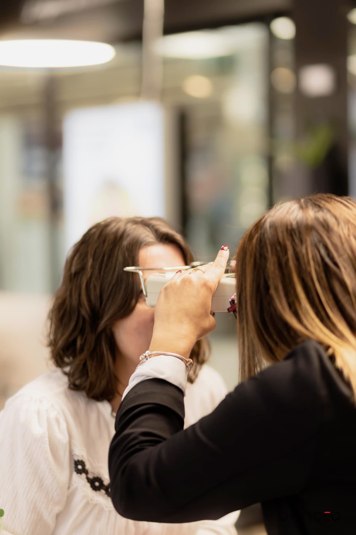 Des mesures 3D pour personnaliser la taille et la position des verres selon votre morphologie. Du 100% sur mesure.