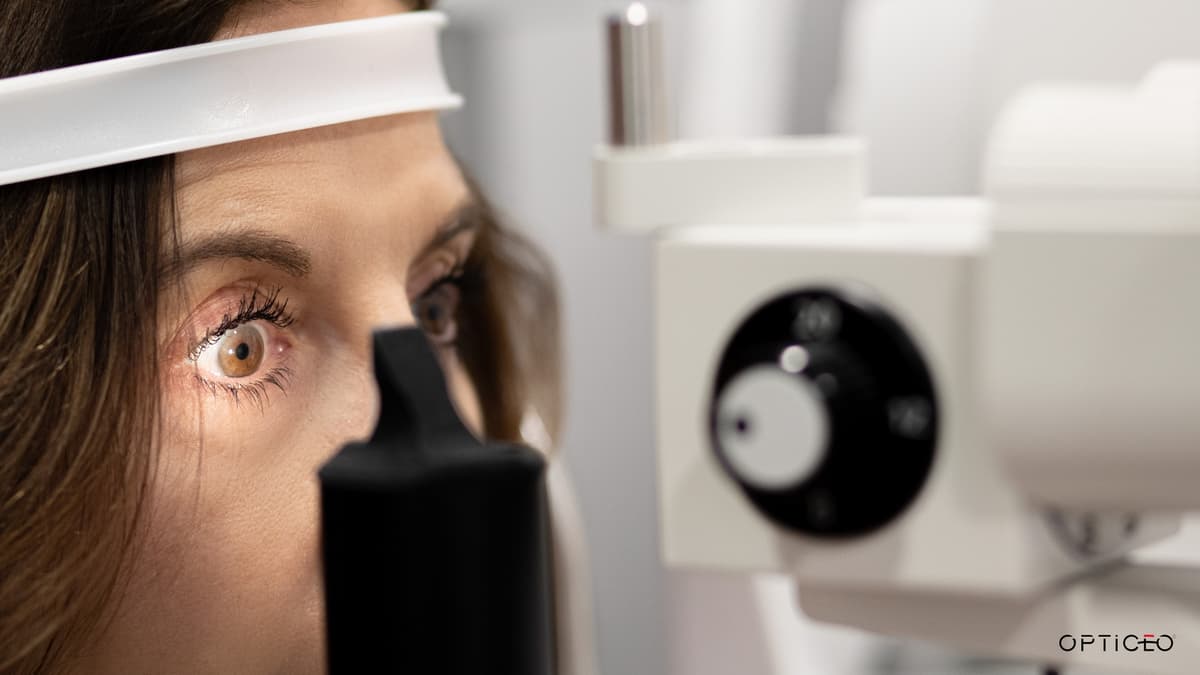 Test de la vue gratuit en octobre 2026 réalisé dans la salle d'examen de vue de l'opticien Opticeo de Puilboreau