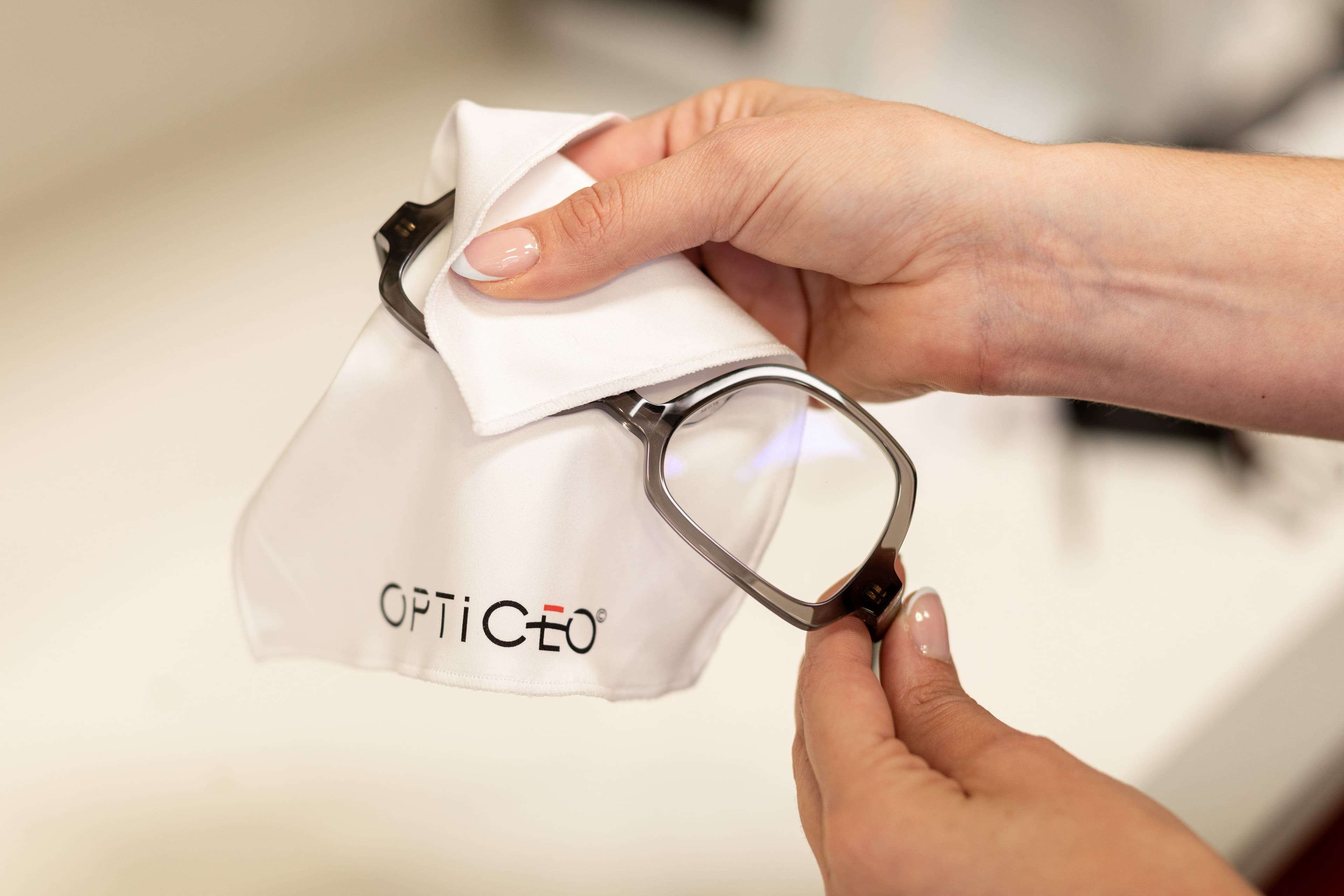 Entretien lunettes de vue quotidien : nettoyez sans rayer